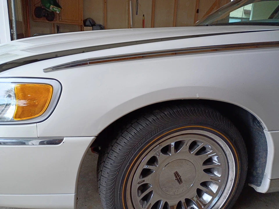 1999 Lincoln Town Car - Image 19 of 31