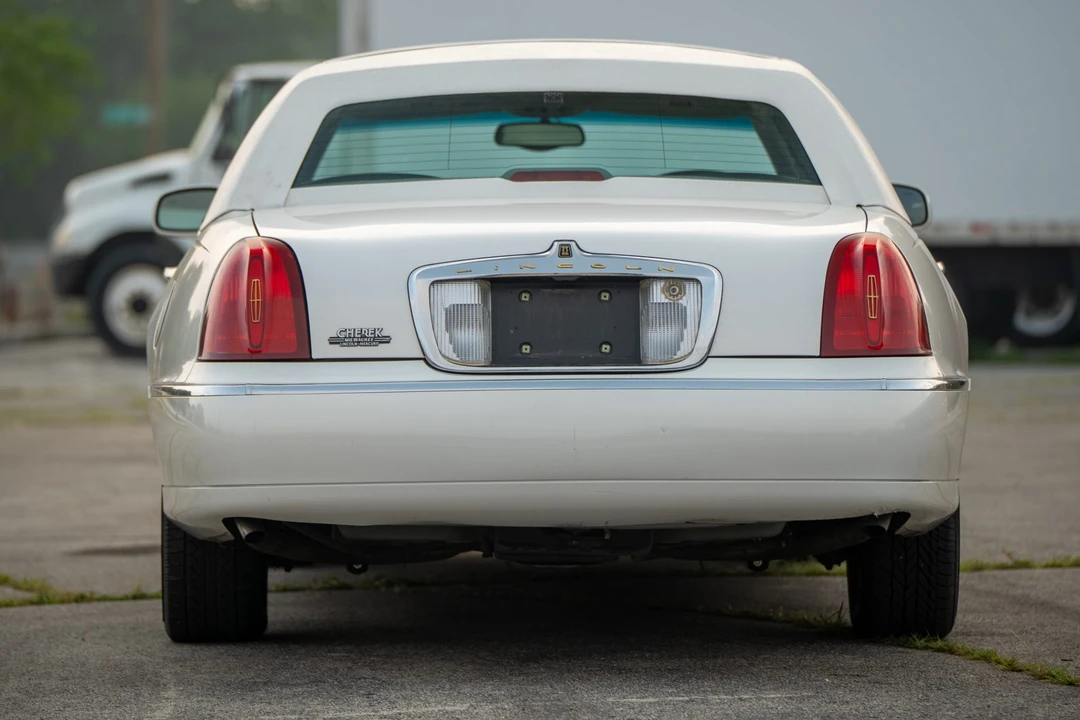 1999 Lincoln Town Car - Image 8 of 31