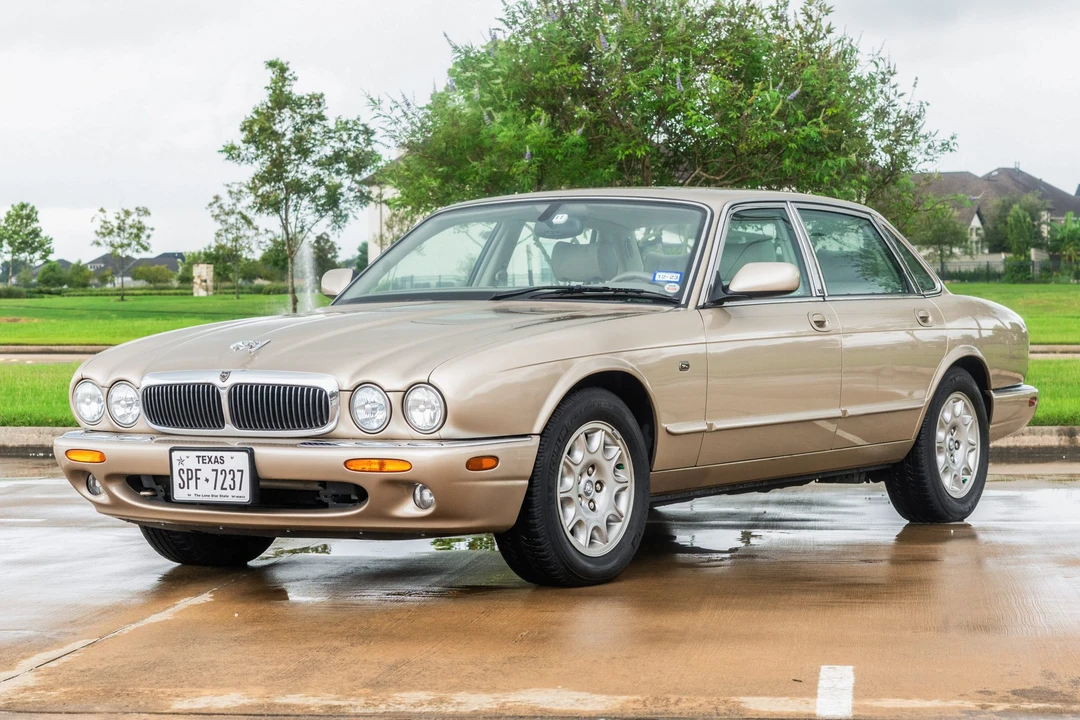 2000 Jaguar X308 XJ - Image 2 of 31