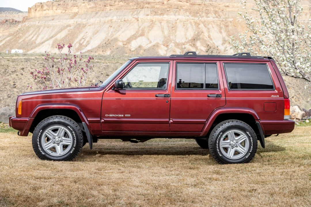 2000 Jeep XJ Cherokee - Image 13 of 31
