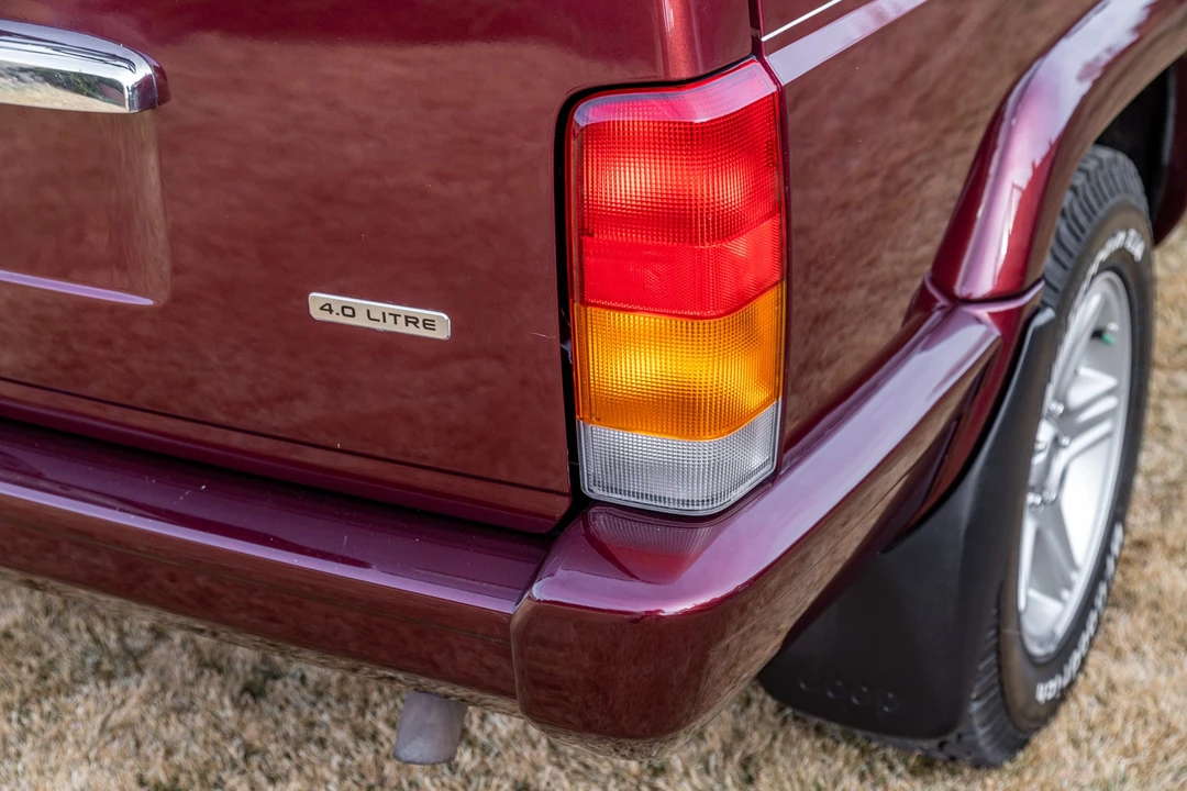2000 Jeep XJ Cherokee - Image 19 of 31