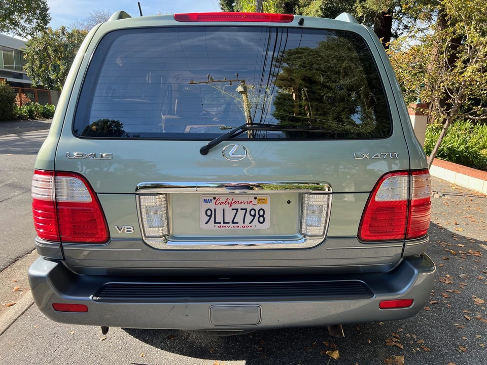 2003 Lexus LX 2nd Gen - Image 21 of 31