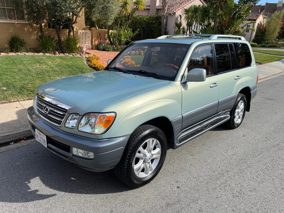 2003 Lexus LX 2nd Gen - Image 4 of 31
