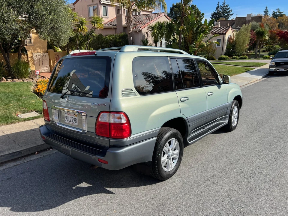 2003 Lexus LX 2nd Gen - Image 16 of 31