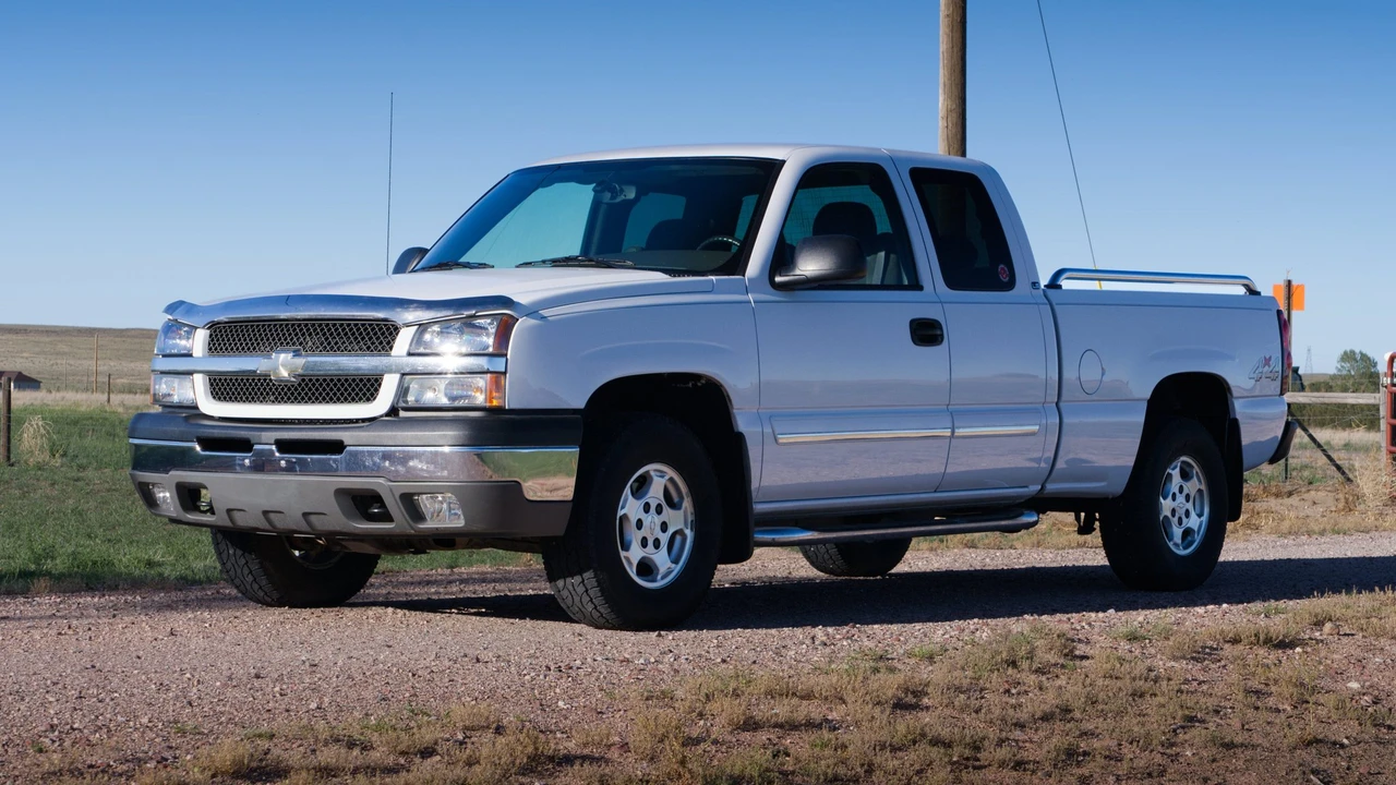 2004 Chevrolet Silverado 1st Gen - Image 2 of 31