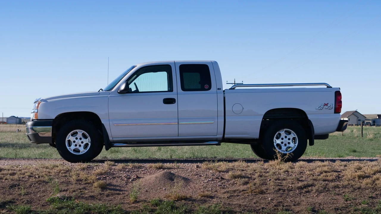 2004 Chevrolet Silverado 1st Gen - Image 3 of 31