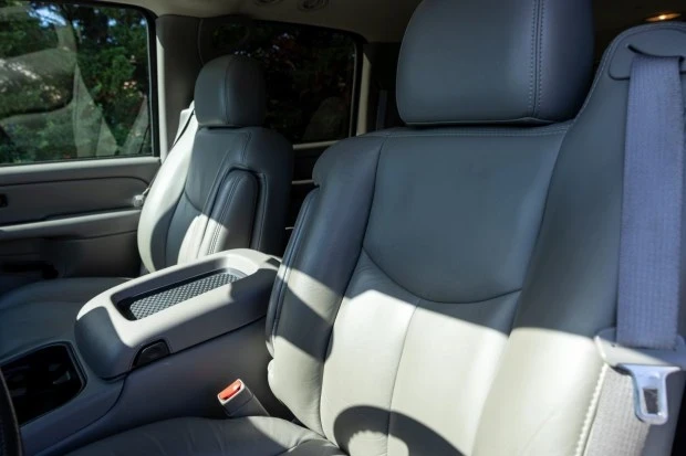 2004 Chevrolet Suburban 9th Gen - Image 4 of 8