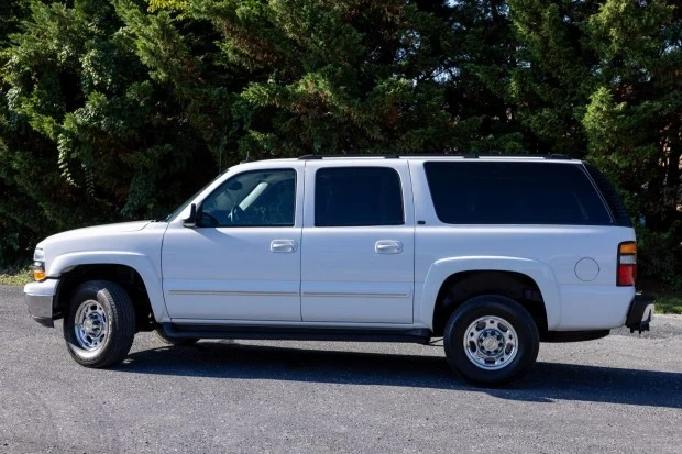2004 Chevrolet Suburban 9th Gen - Image 3 of 8