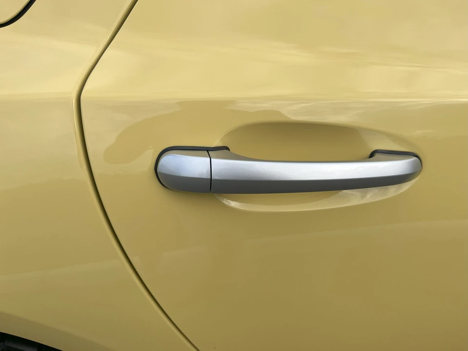 2005 Chrysler Crossfire - Image 26 of 31