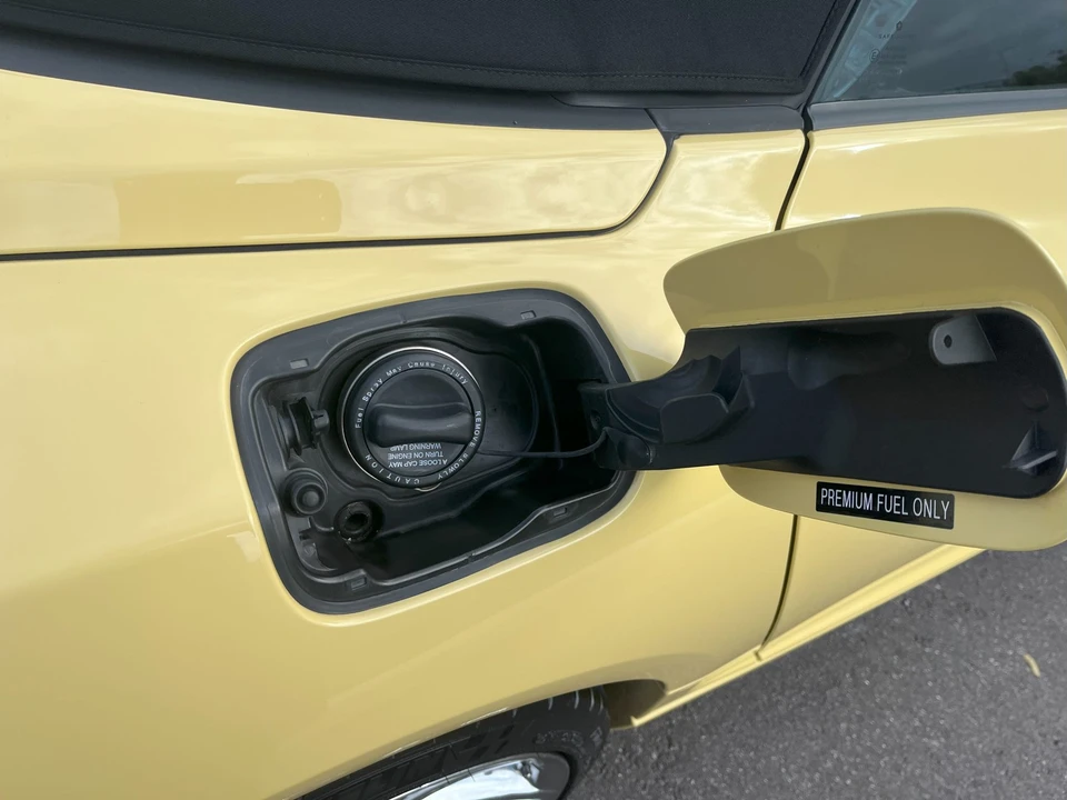 2005 Chrysler Crossfire - Image 27 of 31
