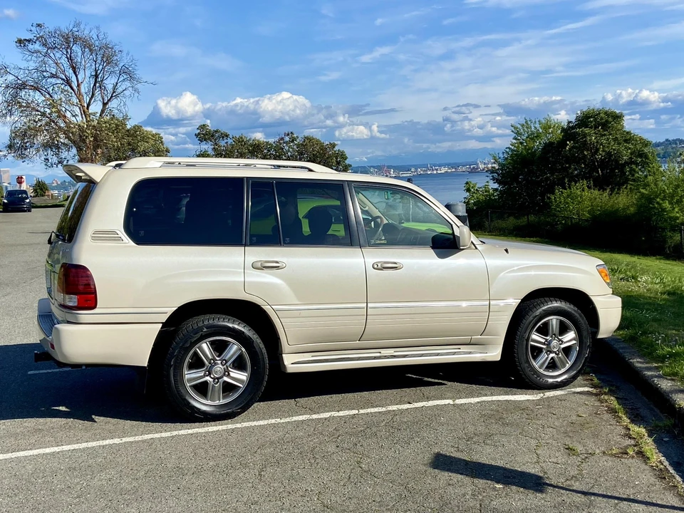 2006 Lexus LX 2nd Gen - Image 16 of 31