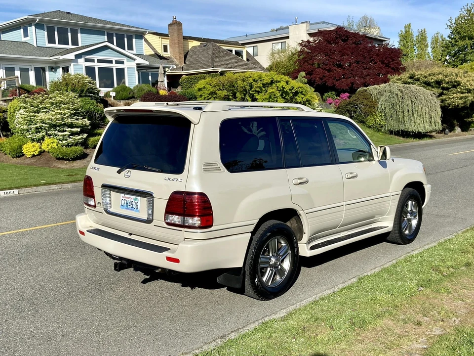 2006 Lexus LX 2nd Gen - Image 15 of 31