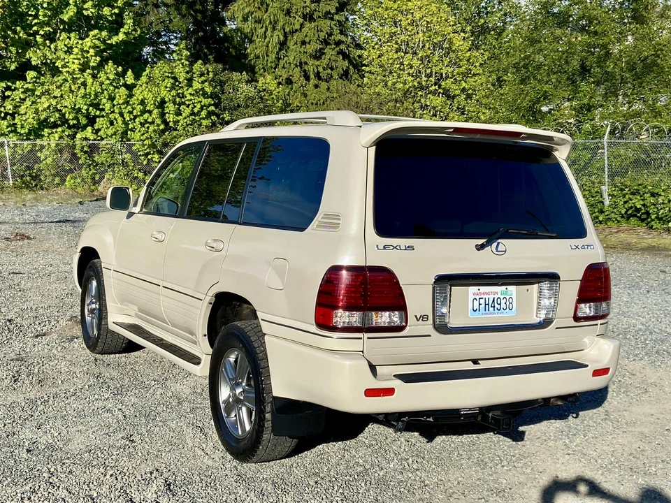 2006 Lexus LX 2nd Gen - Image 11 of 31