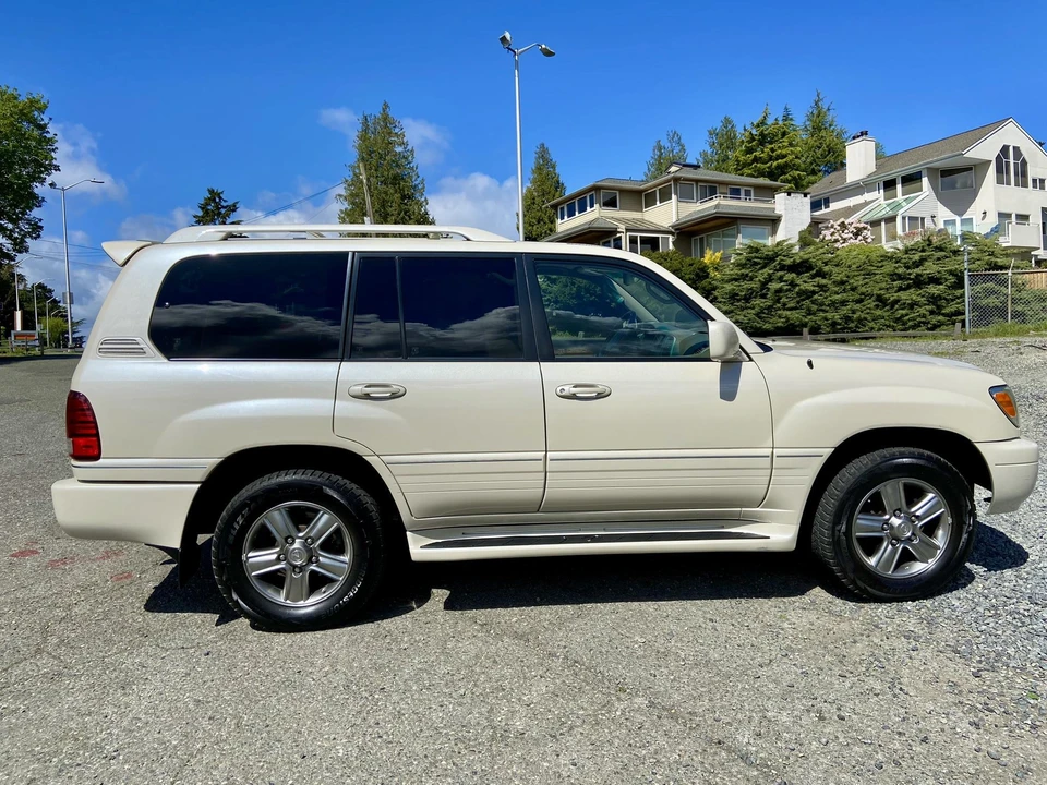 2006 Lexus LX 2nd Gen - Image 17 of 31