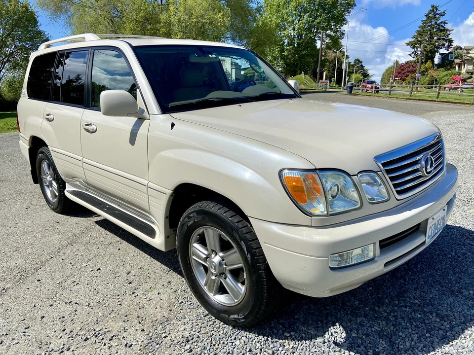 2006 Lexus LX 2nd Gen - Image 2 of 31
