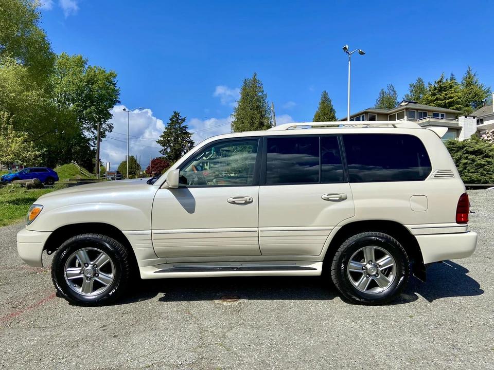 2006 Lexus LX 2nd Gen - Image 9 of 31