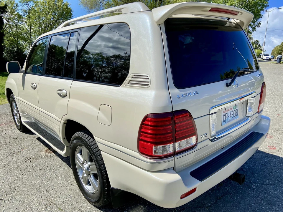 2006 Lexus LX 2nd Gen - Image 12 of 31