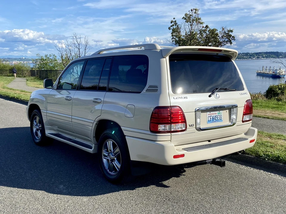 2006 Lexus LX 2nd Gen - Image 10 of 31