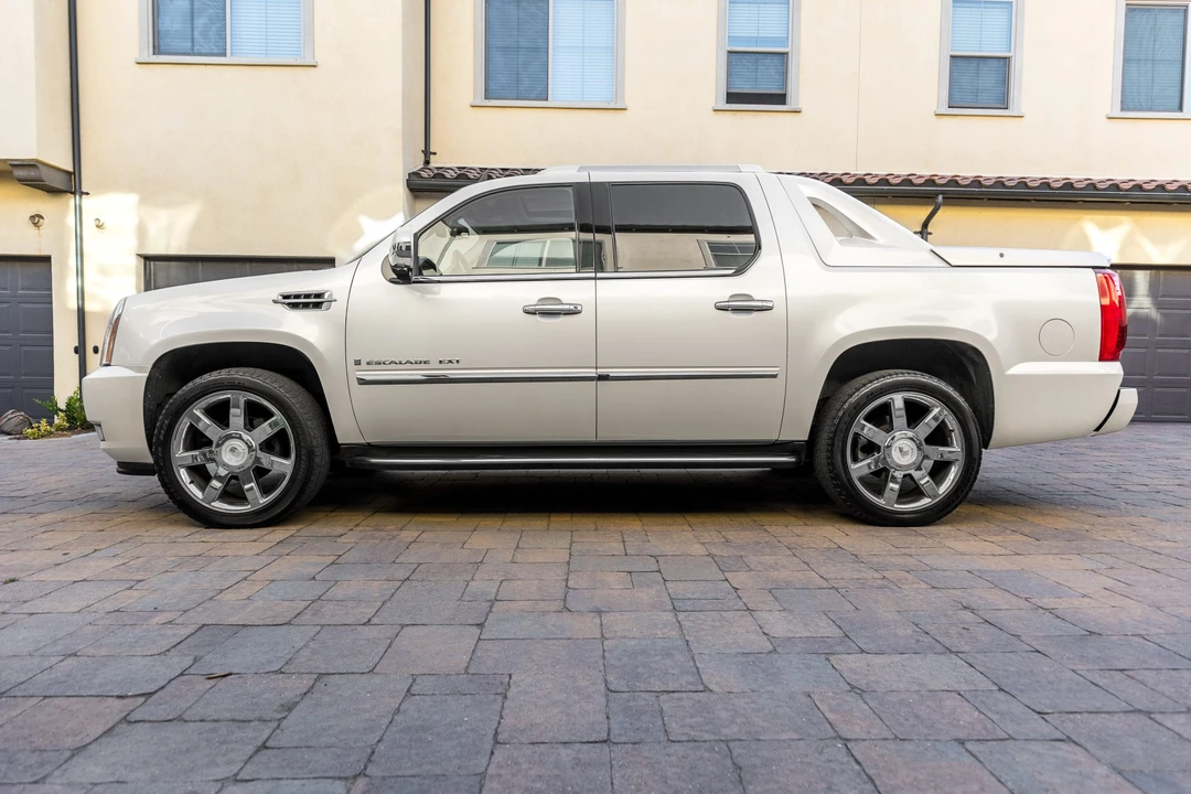 2008 Cadillac Escalade & EXT 3rd Gen - Image 8 of 31