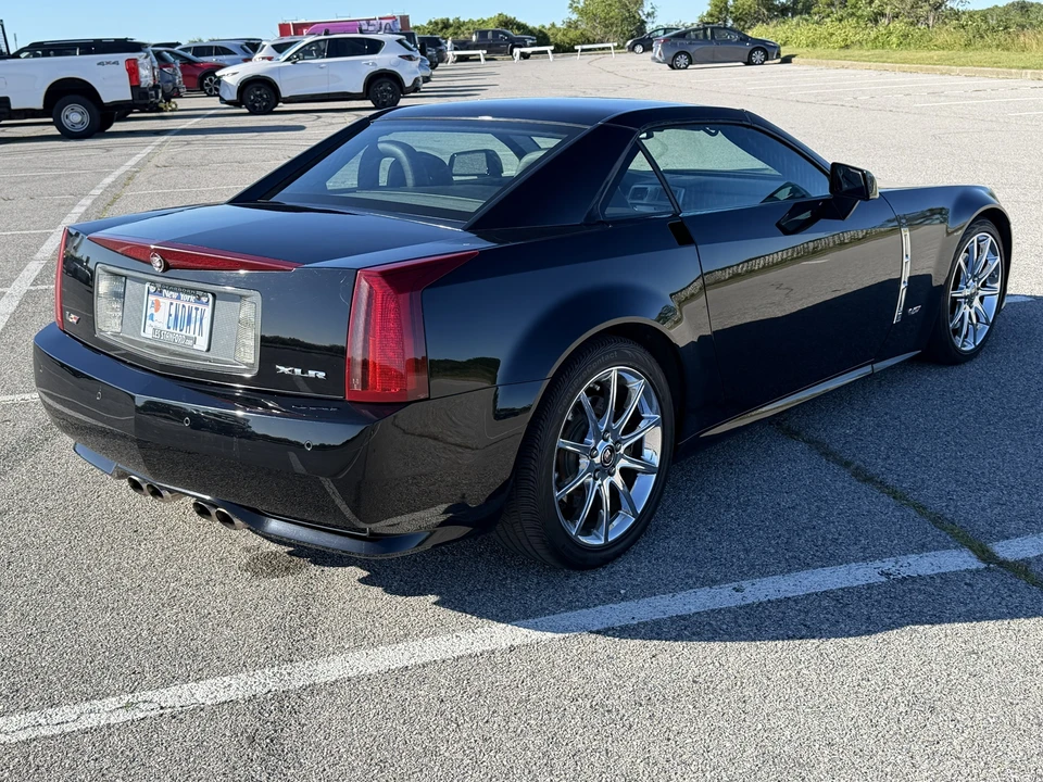2009 Cadillac XLR-V - Image 10 of 31