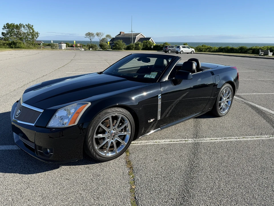 2009 Cadillac XLR-V - Image 2 of 31