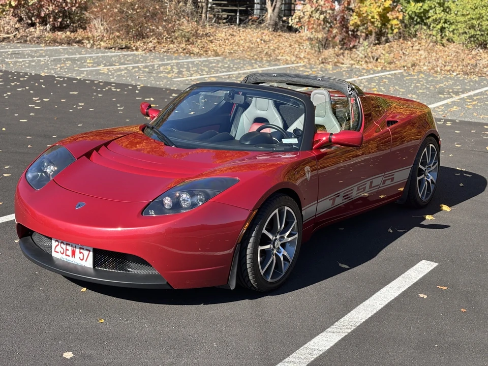 2010 Tesla Roadster - Image 2 of 31