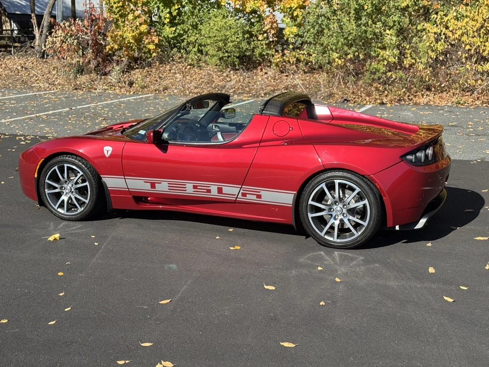 2010 Tesla Roadster - Image 13 of 31