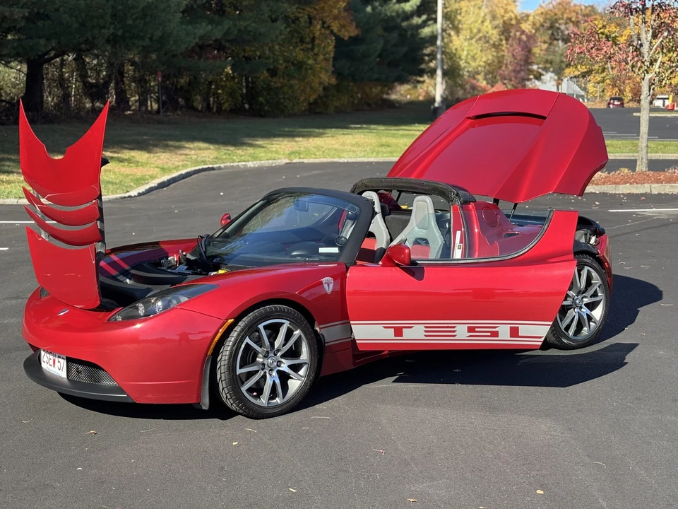 2010 Tesla Roadster - Image 16 of 31