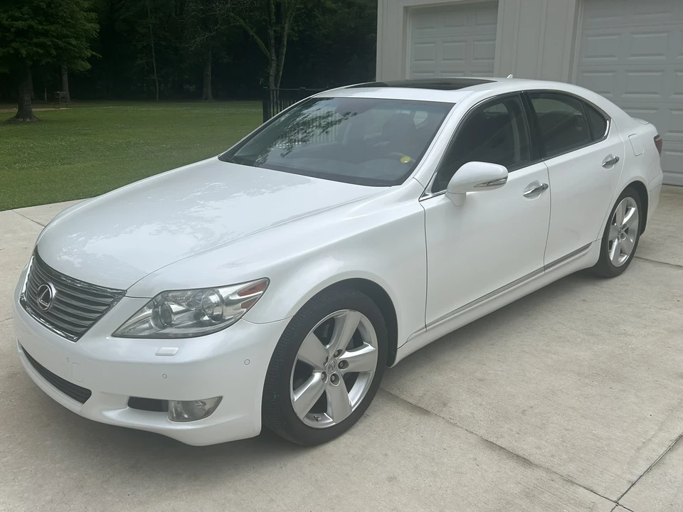 2011 Lexus LS 4th Gen - Image 10 of 31