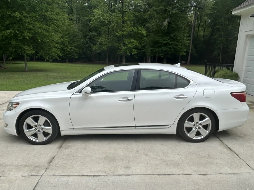2011 Lexus LS 4th Gen - Image 9 of 31