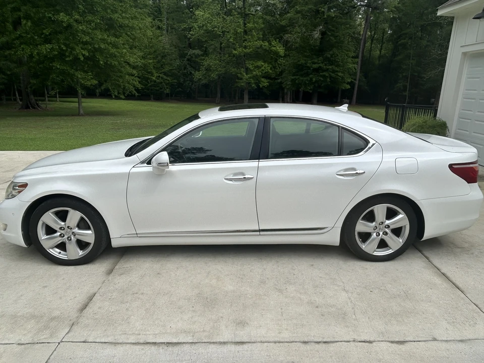 2011 Lexus LS 4th Gen - Image 8 of 31