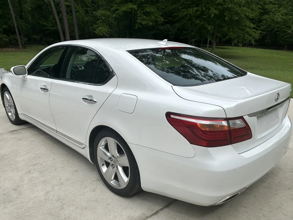 2011 Lexus LS 4th Gen - Image 7 of 31