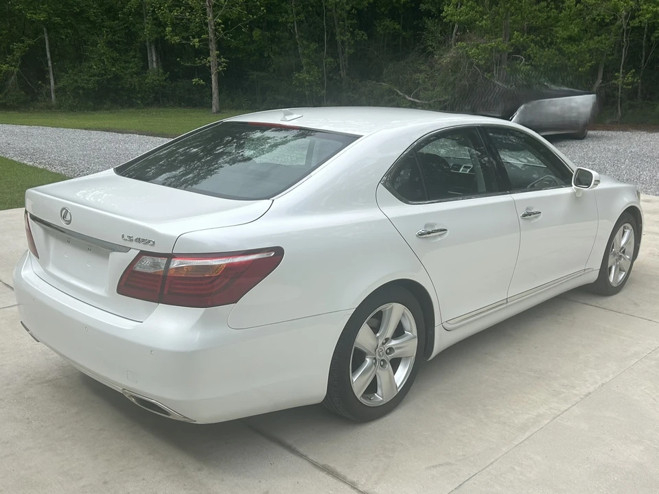 2011 Lexus LS 4th Gen - Image 4 of 31