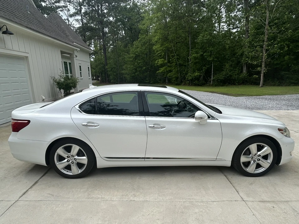 2011 Lexus LS 4th Gen - Image 3 of 31