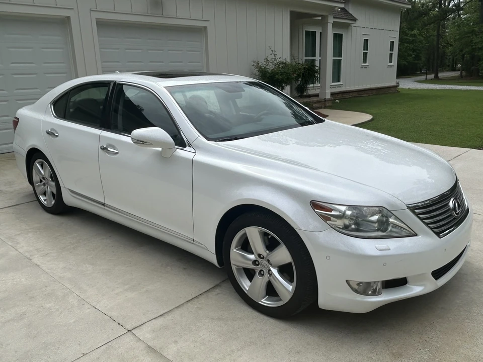 2011 Lexus LS 4th Gen - Image 2 of 31