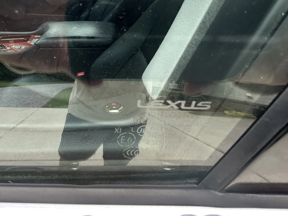 2011 Lexus LS 4th Gen - Image 27 of 31