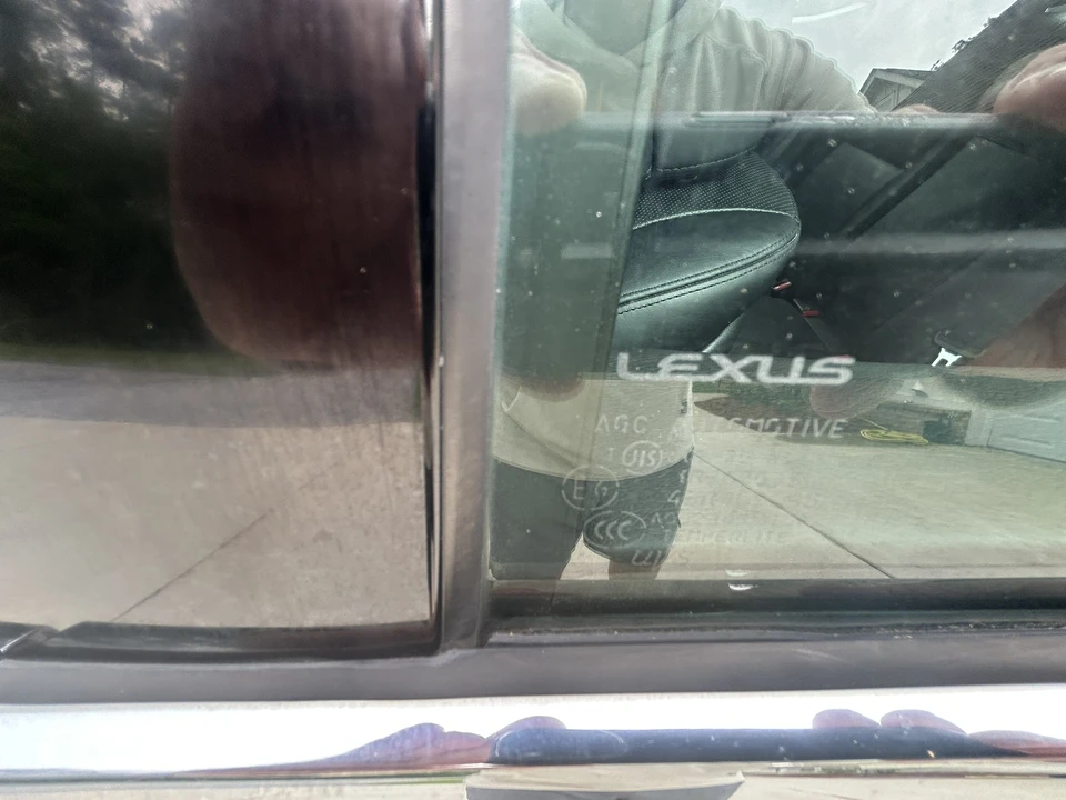 2011 Lexus LS 4th Gen - Image 26 of 31