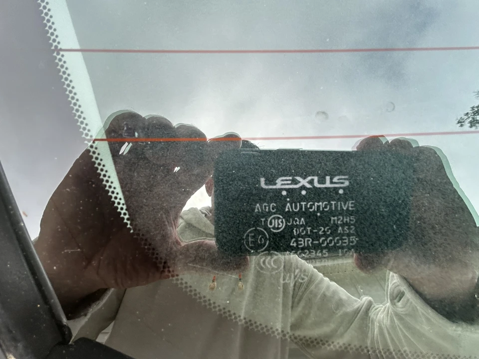 2011 Lexus LS 4th Gen - Image 25 of 31