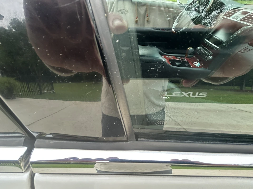 2011 Lexus LS 4th Gen - Image 23 of 31