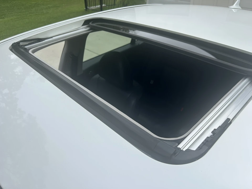 2011 Lexus LS 4th Gen - Image 21 of 31