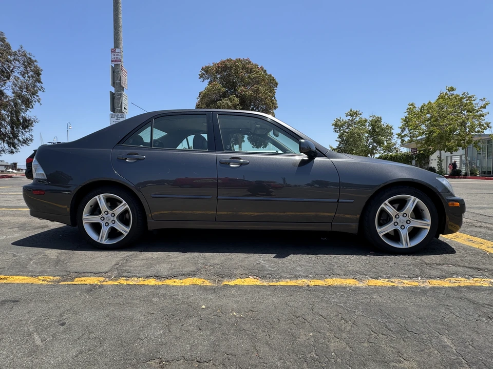 2004 Lexus IS 1st Gen - Image 7 of 31