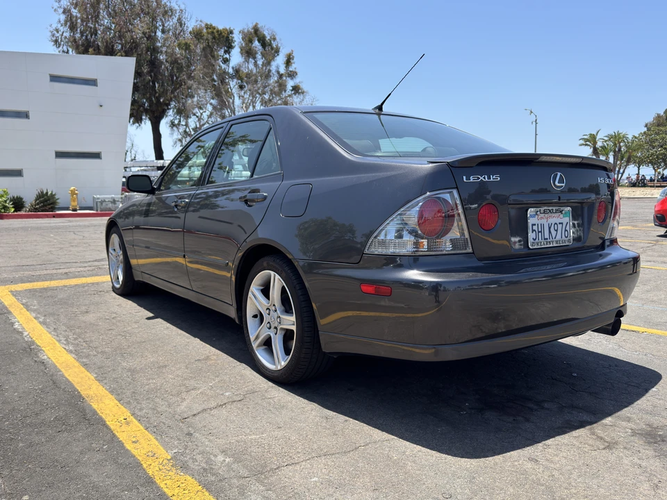 2004 Lexus IS 1st Gen - Image 4 of 31