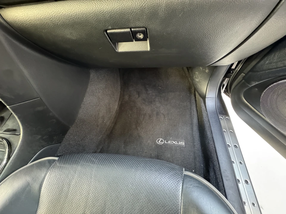 2004 Lexus IS 1st Gen - Image 25 of 31