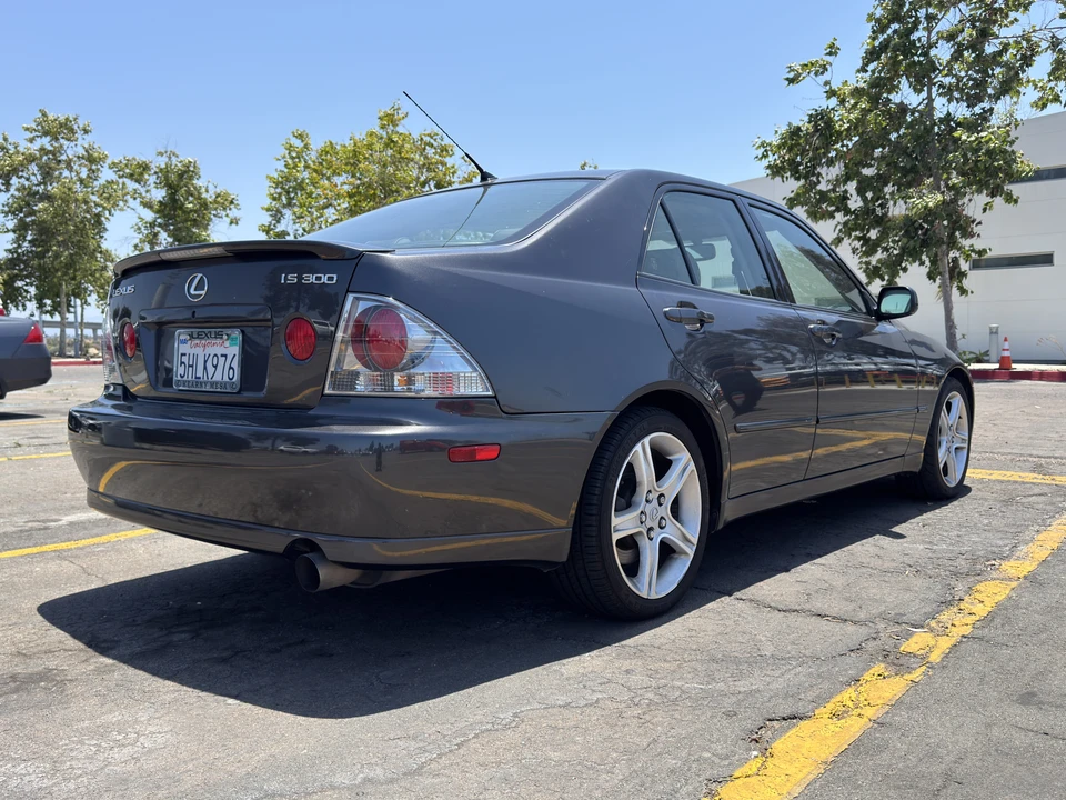 2004 Lexus IS 1st Gen - Image 5 of 31