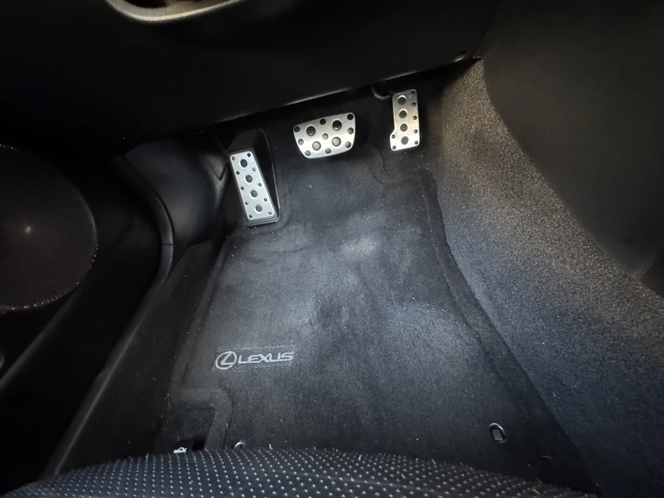 2004 Lexus IS 1st Gen - Image 23 of 31