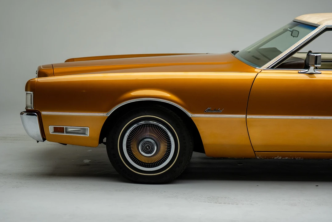 Ford Thunderbird 5th Gen - Image 15 of 31