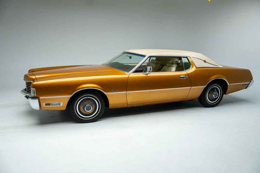 Ford Thunderbird 5th Gen - Image 2 of 31