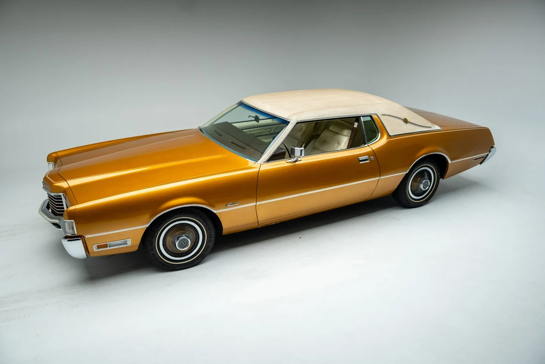 Ford Thunderbird 5th Gen - Image 3 of 31