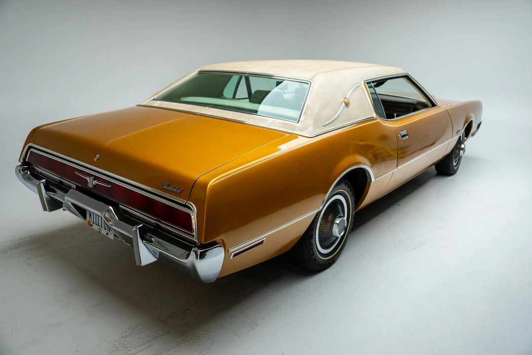 Ford Thunderbird 5th Gen - Image 7 of 31
