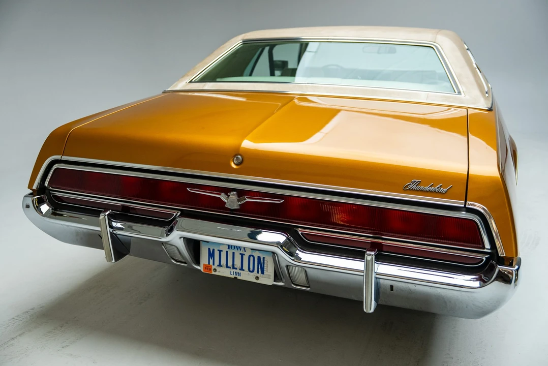 Ford Thunderbird 5th Gen - Image 10 of 31